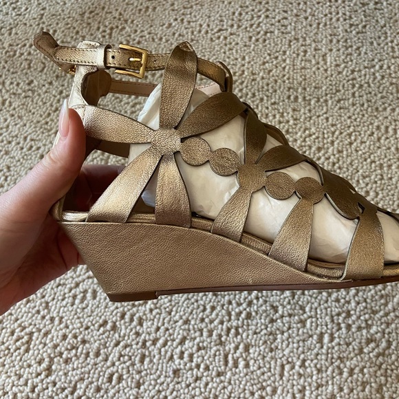 Tory Burch Metallic Gold Sandal Designer - Picture 4 of 7